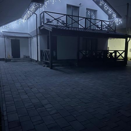 U Anastasii I Sofii Bilya Richki Konuk evi Mykulychyn Dış mekan fotoğraf