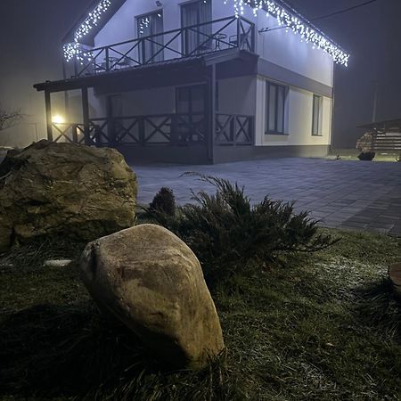 U Anastasii I Sofii Bilya Richki Konuk evi Mykulychyn Dış mekan fotoğraf