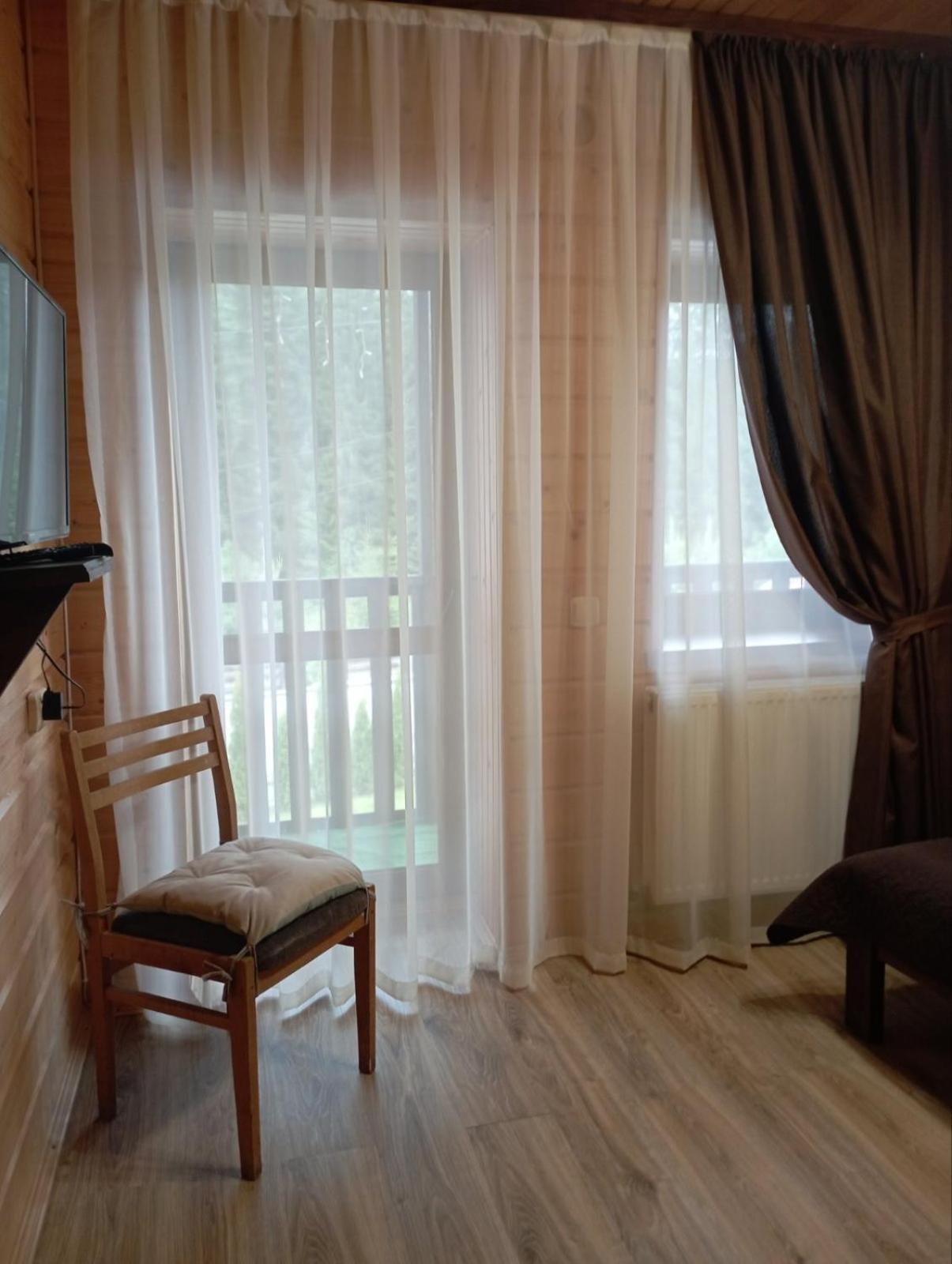 U Anastasii I Sofii Bilya Richki Konuk evi Mykulychyn Dış mekan fotoğraf