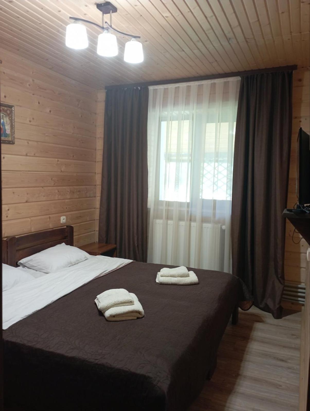 U Anastasii I Sofii Bilya Richki Konuk evi Mykulychyn Dış mekan fotoğraf