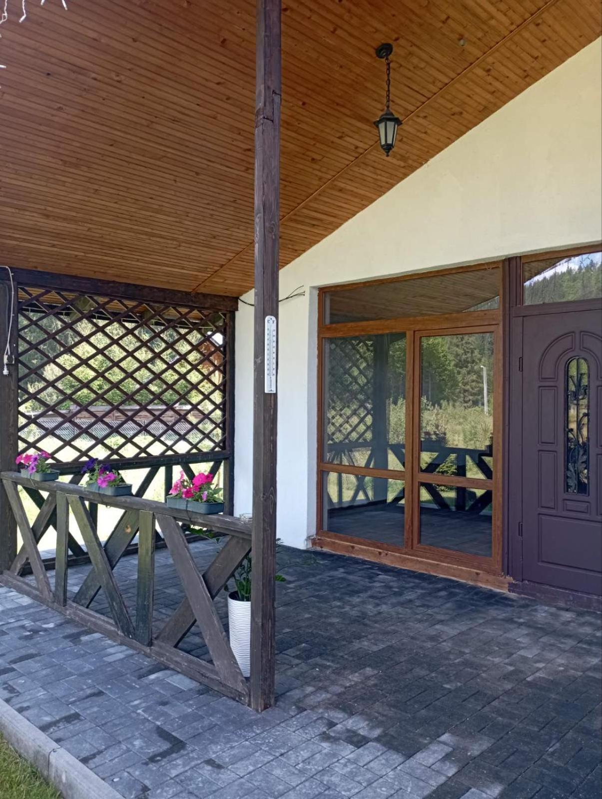 U Anastasii I Sofii Bilya Richki Konuk evi Mykulychyn Dış mekan fotoğraf