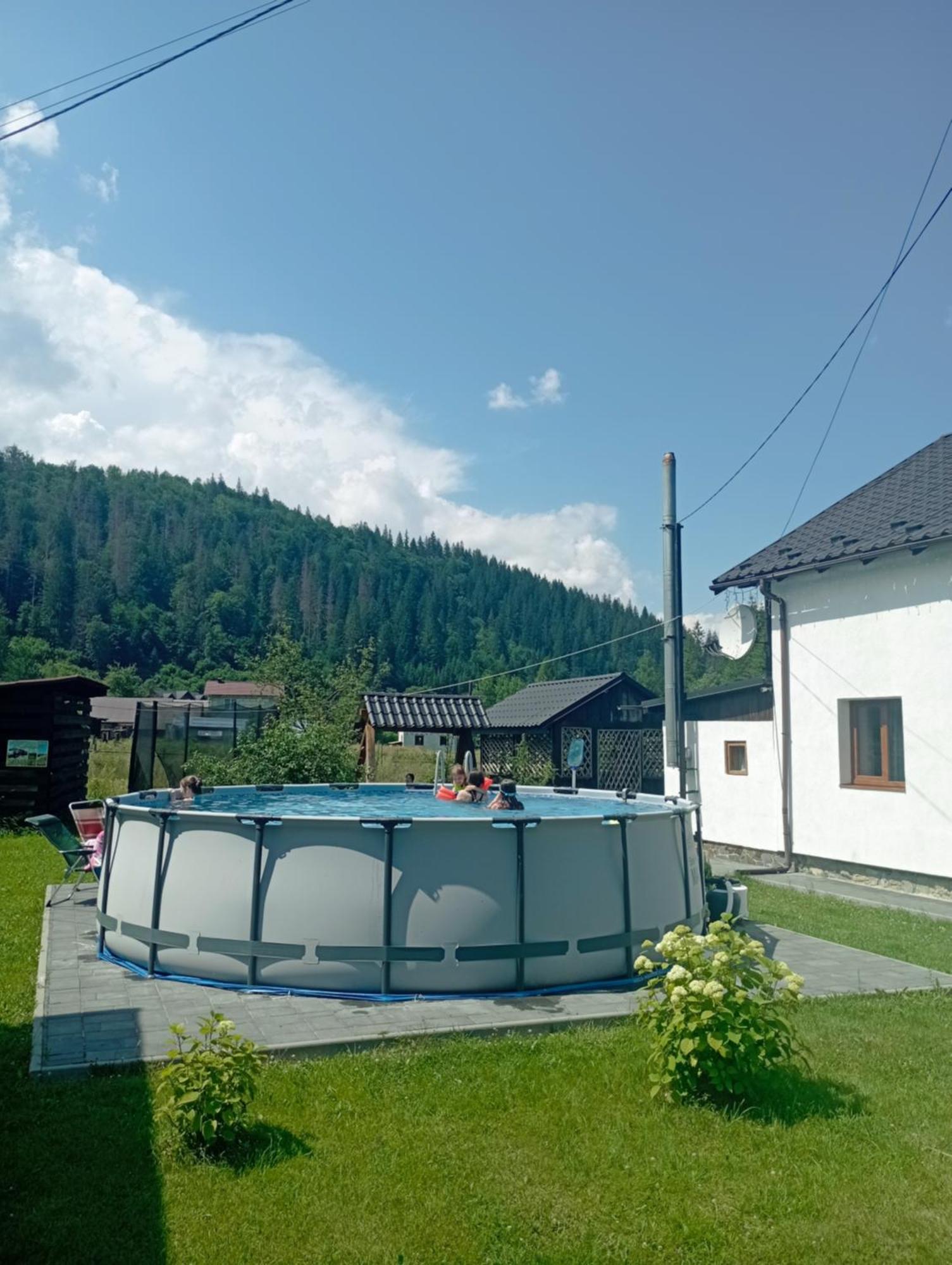 U Anastasii I Sofii Bilya Richki Konuk evi Mykulychyn Dış mekan fotoğraf